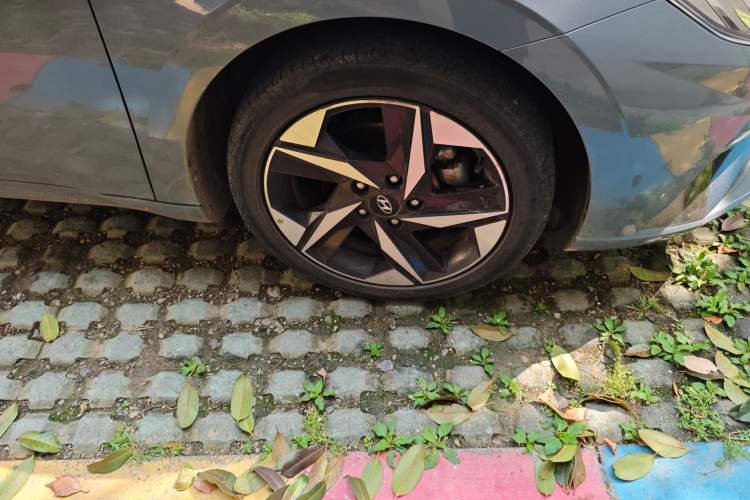 Used Hyundai Elantra 2021 1.5L CVT LUX Prestige Edition
