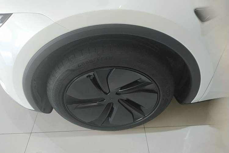 Used Tesla Model Y 2026 Rear-Drive Model Left Front Wheel Hub