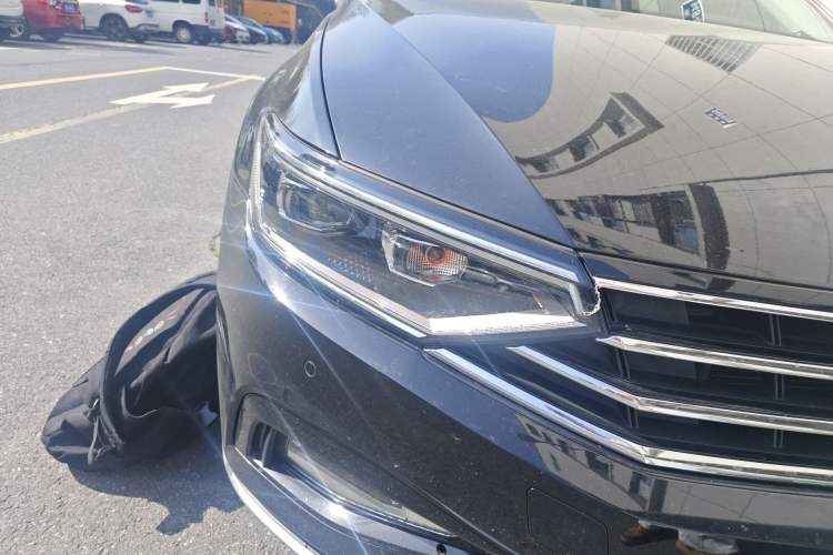 Used Volkswagen Magotan 2020 330TSI DSG Luxury Edition Right Front Headlight