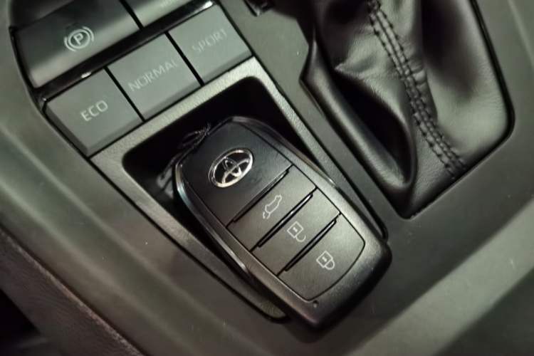 Used Toyota RAV4 2024 2.0L CVT Two-Wheel Drive Fashion Plus Edition
