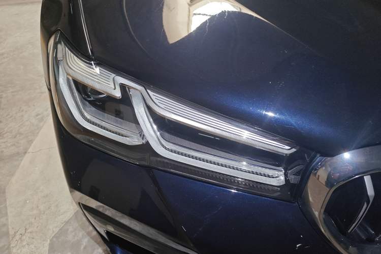 Used BMW 5 Series 2022 Restyled 525Li Luxury Package Exterior 6