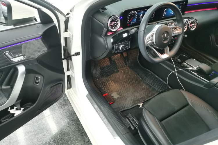 Used Mercedes-Benz A-Class 2021 A 200 L Sport Sedan Fashion Model
