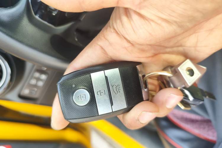 Used Kia kx1 Stonic 2019 1.4L Automatic Sport Edition China VI Vehicle Key