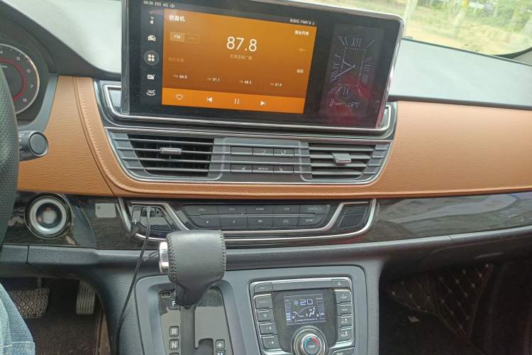 Used SAIC MAXUS G10 2018 PLUS 2.0T Automatic Luxury Executive Edition Audio And AC Panel