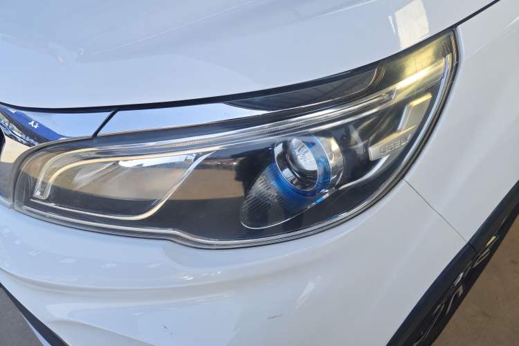 Used Geely Auto Vision X3 2017 1.5L Manual Elite Model Left Front Headlight