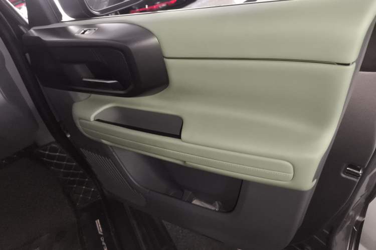 Used BAIC Off-Road BJ40 2024 2.0T All-New Urban Hunter Edition Pioneer Type