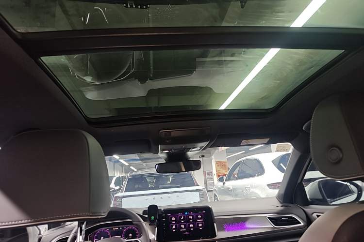 Used Volkswagen T-ROC 2024 300TSI DSG Two-Wheel-Drive Chen Guang Edition
