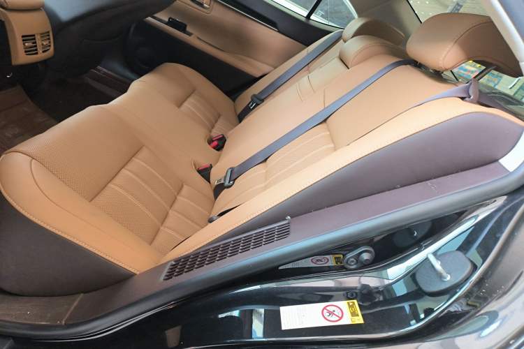 Used Lexus ES 2015 300h Comfort Edition