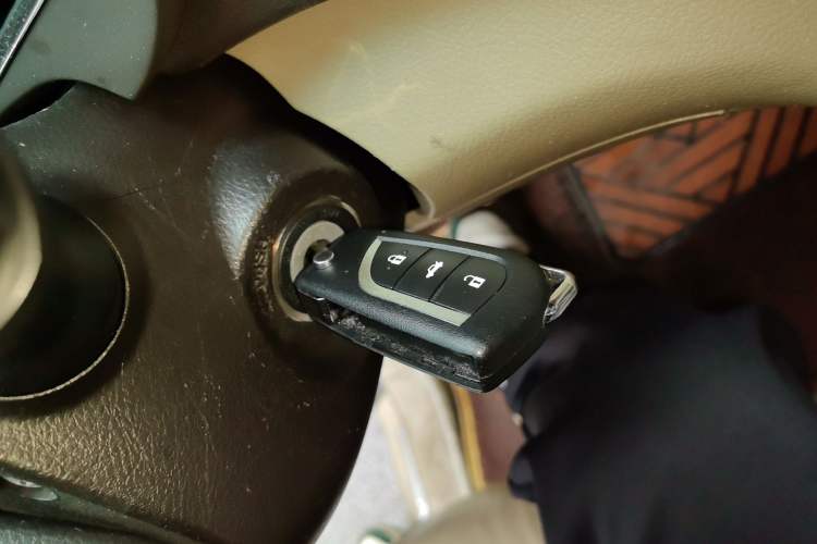 Used Toyota Highlander 2011 2.7L Two-Wheel Drive 7-Seater Luxury Edition