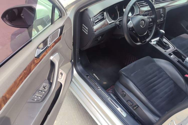 Used Volkswagen Magotan 2017 330TSI DSG Luxury Model Driver Seat