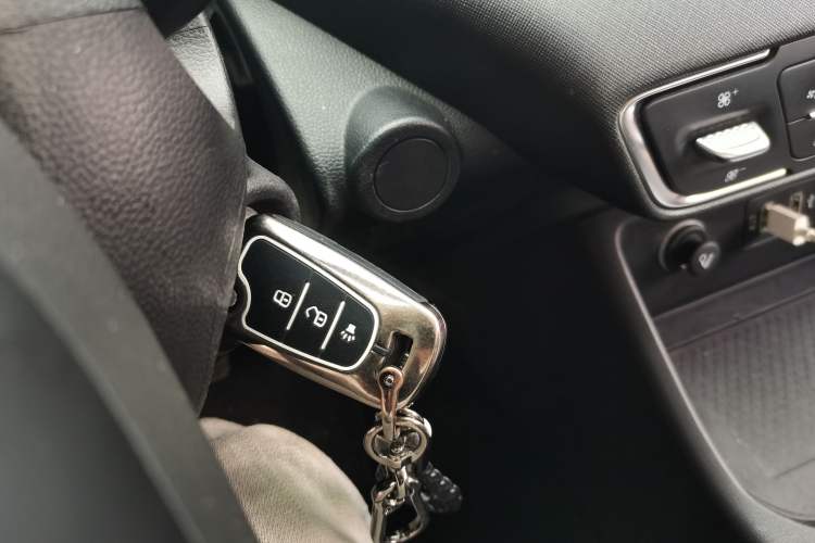 Used Great Wall King Kong Poer 2022 2.0T Manual Diesel Two-Wheel Drive Elite Version with Long Bed GW4D20M Vehicle Key