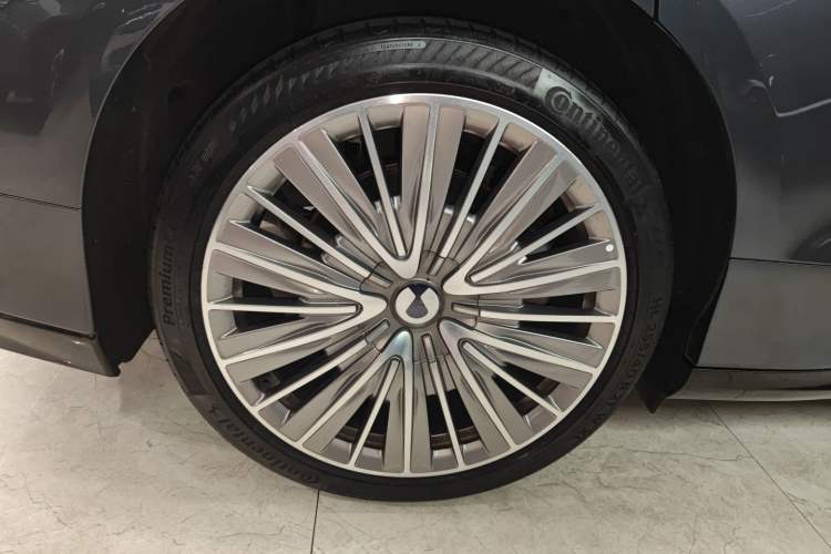 Used Denza Z9 2024 1100 km All-Wheel-Drive Ultra Version