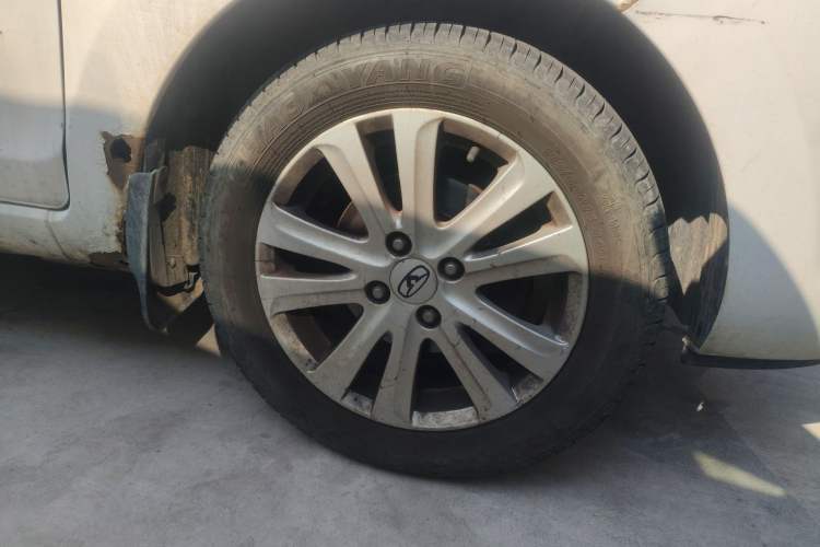 Used Cowin C3 2015 1.5L Manual Gold Diamond Edition
