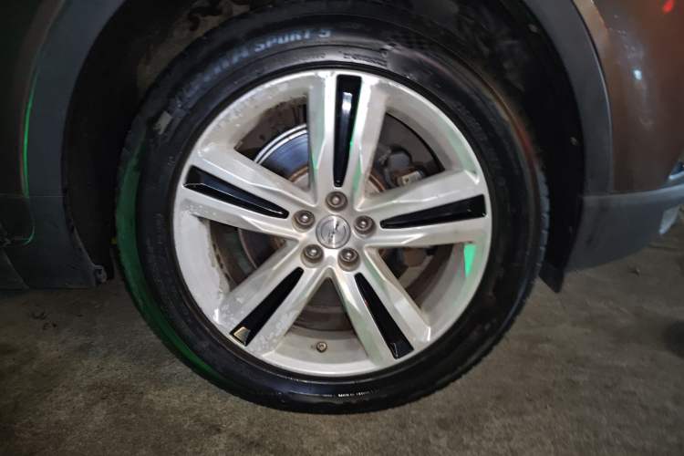 Used Zotye T700 2017 2.0T Dual-Clutch Prestige Version Right Front Wheel Hub