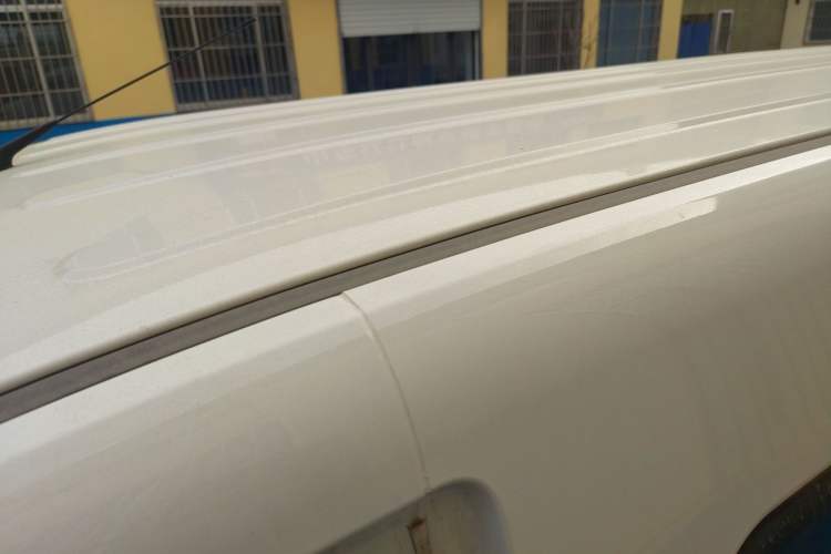 Used Wuling Yangguang 2024 300KM Comfort Version Passenger Van 75kW Roof