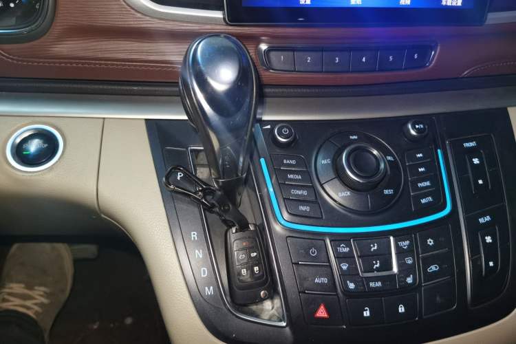 Used Buick GL8 2014 3.0L GT Luxury Business Haoya Edition
