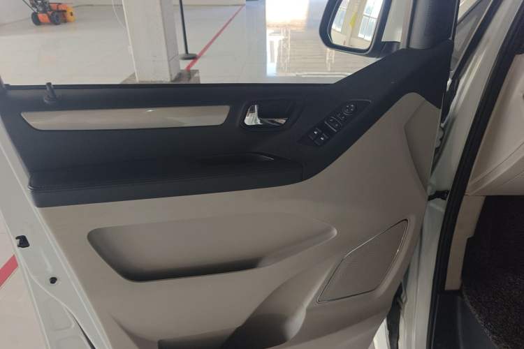 Used SAIC MAXUS G10 2018 PLUS 2.0T Automatic Smart Edition Interior 7