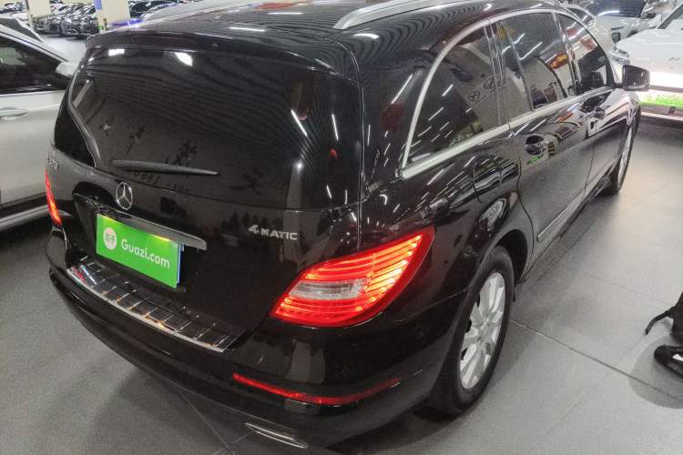 Used Mercedes-Benz R-Class 2017 R 320 4MATIC Business Edition Prestige Model
