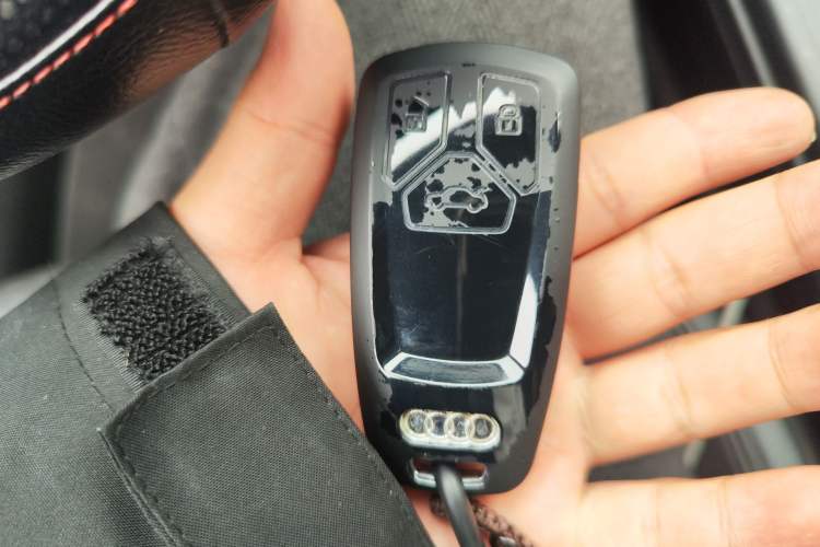 Used Audi A4L 2019 40 TFSI Fashion Edition China VI Emission Standard Vehicle Key