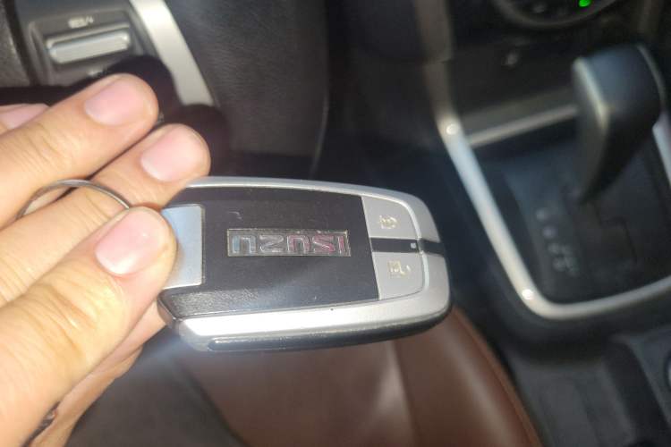 Used Isuzu D-MAX 2018 3.0T Four-Wheel Drive Automatic Ultra-Luxury Version 4JJ1-TC HI
