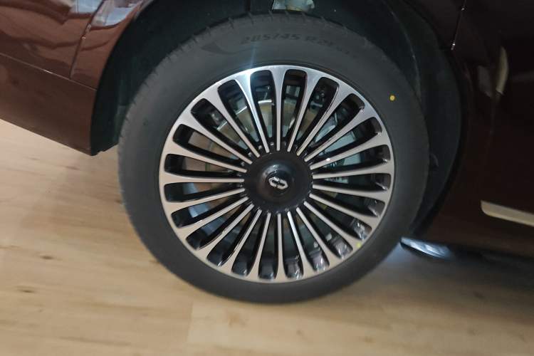 Used Hima AITO M9 2025 Extended-Range Ultra Version 52 kWh 5-Seater Edition Right Rear Wheel Hub