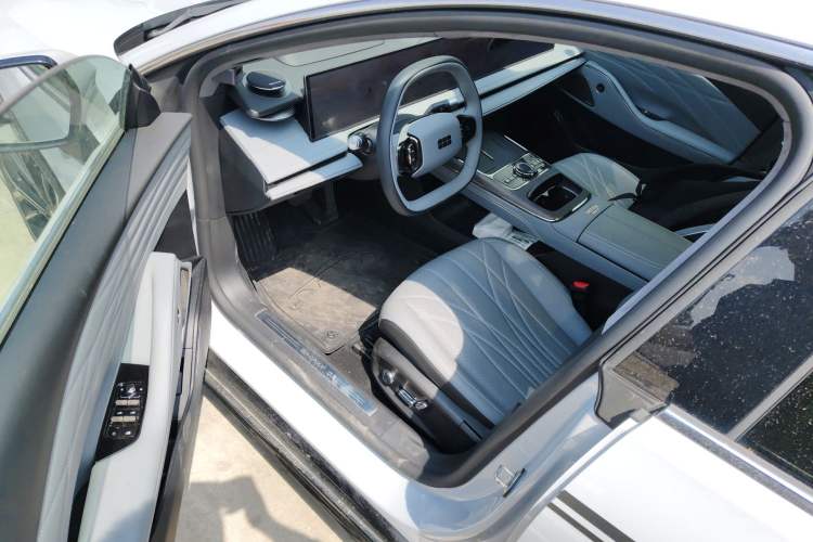 Used Geely Galaxy E8 2025 700 km Long-Range Intelligent Driving Version Driver Seat