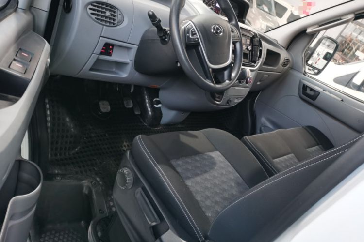 Used SAIC MAXUS Xintu V80 2021 2.0T Manual Classic Aoyuntong Short Wheelbase Mid-Roof 5/6-Seater