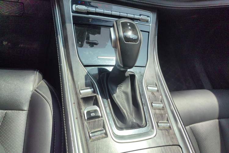 Used Dongfeng Fengon 580 2022 1.5T Automatic Enjoyment Model Gear Lever