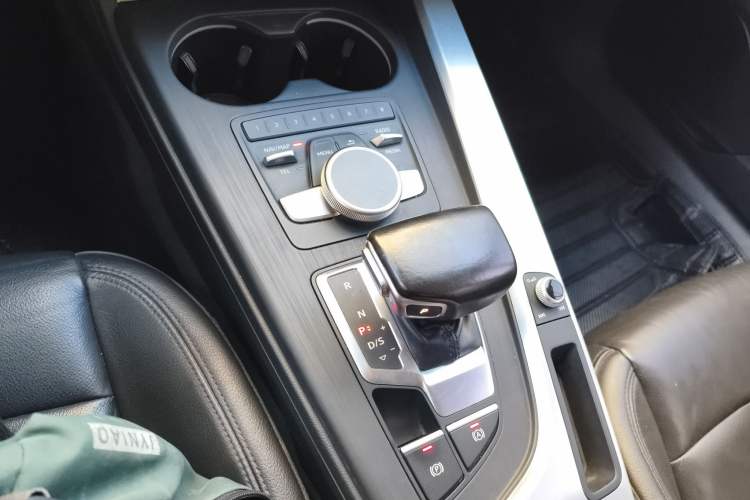 Used Audi A4L 2017 Plus 40 TFSI Sport Model
