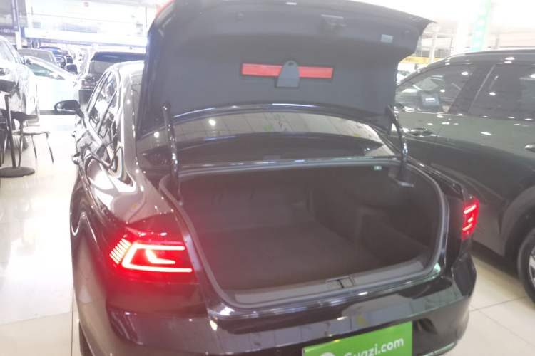 Used Volkswagen Magotan 2023 2 Million Units Limited Edition 280TSI DSG Leading Version