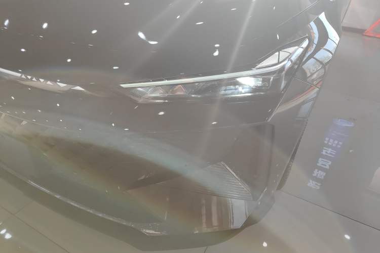 Used Changan UNI-V iDD 2024 Blue Whale Smart Electric iDD 136km Luxury Model
