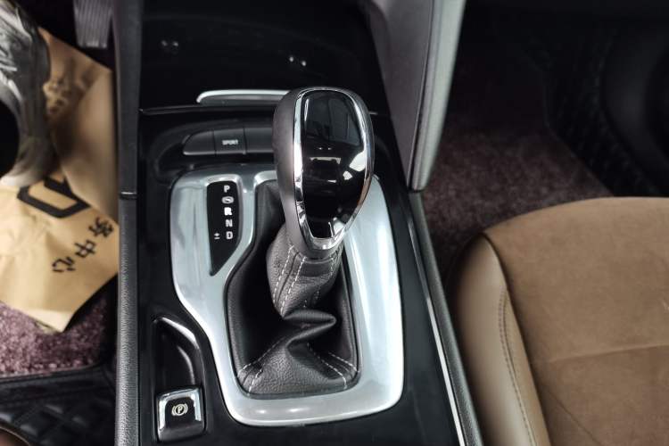 Used Buick Regal 2019 20T Elite Version China VI Standard Gear Lever