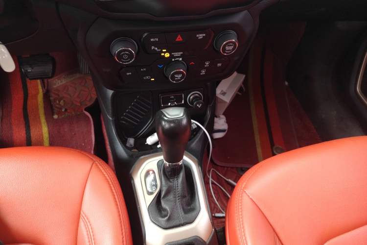 Used Jeep Renegade 2018 Connected Large Screen Version 180T Automatic Kinetic Edition+
