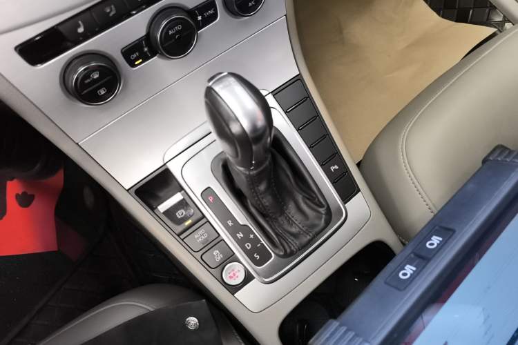 Used Volkswagen Magotan 2015 Facelift 1.8TSI Luxury Model