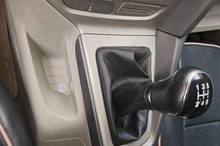 Used Ford Focus 2012 Sedan 1.6L Manual Comfort Model Gear Lever