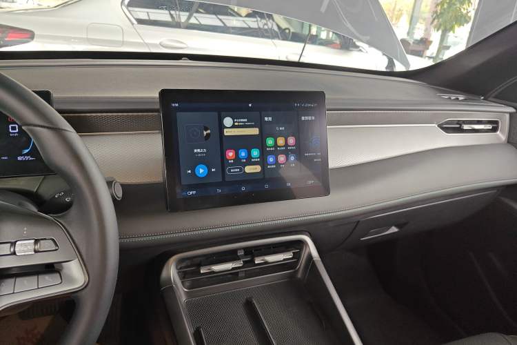 Used BYD Qin PLUS 2025 DM-i Smart Drive 55KM Leading Model Audio And AC Panel