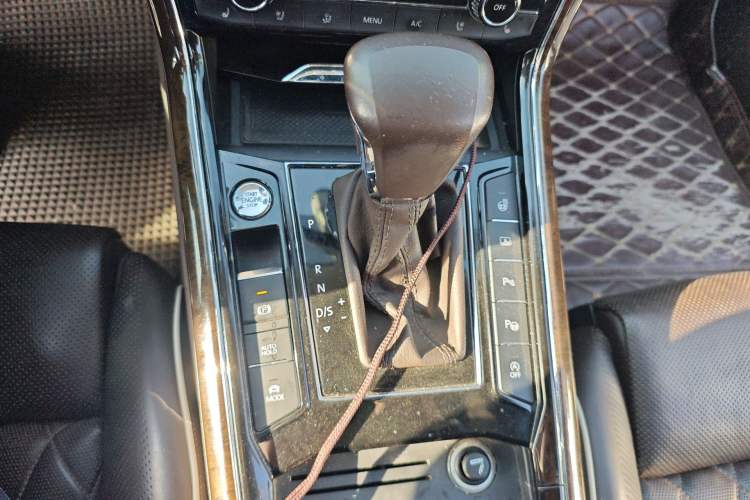 Used Volkswagen Phideon 2018 Revised Version 380TSI Two-Wheel-Drive Flagship Edition