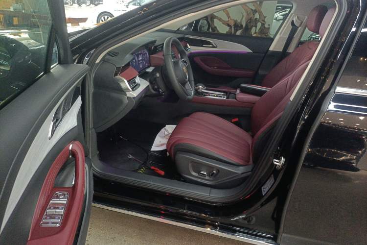 Used Hongqi H5 2025 2.0T Automatic Flag Edition – 500 000 Units Commemorative Version Left Front Seat