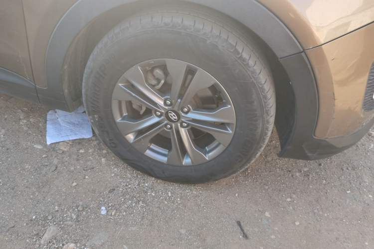 Used Hyundai Santa Fe 2013 Revised Version 2.4L Automatic All-Wheel Drive Luxury Trim