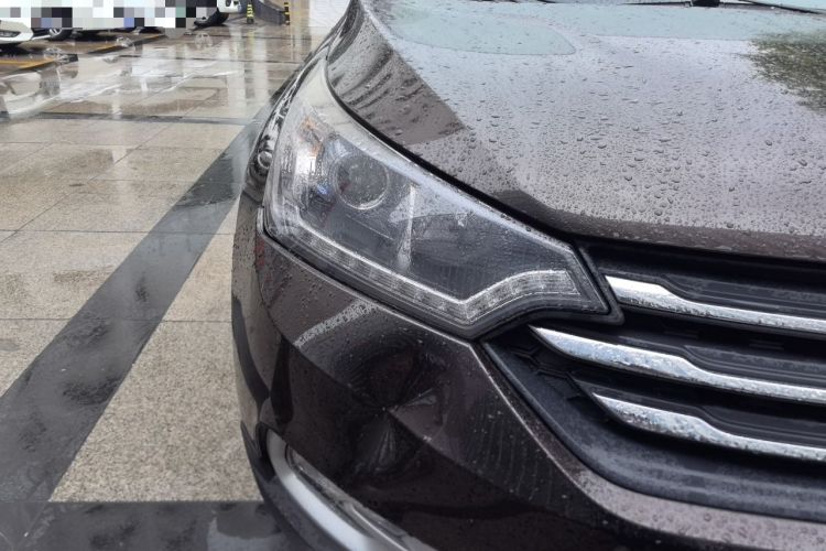 Used Dongfeng Aeolus AX7 2015 2.0L Automatic Zhiyi Trim
