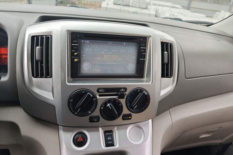 Used Nissan NV200 2013 1.6L Luxury Model China IV Standard Audio And AC Panel