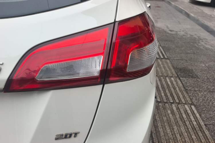 Used BAIC Senova X65 2015 2.0T Automatic Elite Model
