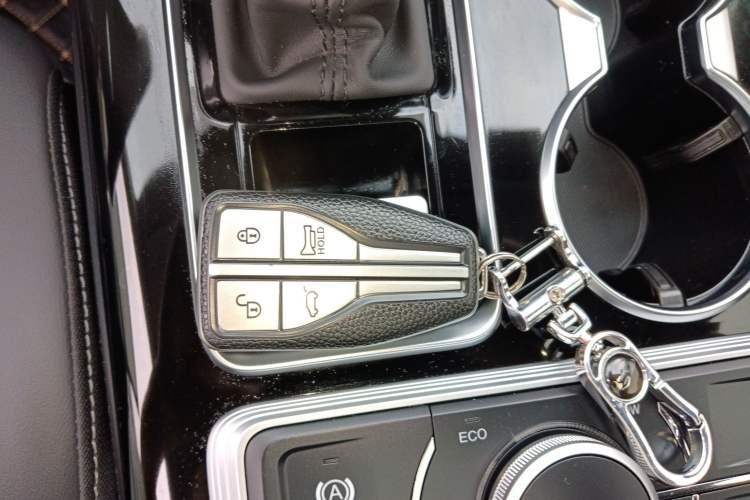 Used Hongqi HS7 2022 2.0T DCT Two-Wheel Drive Smart Connect Flagship Edition Seven Seats Vehicle Key