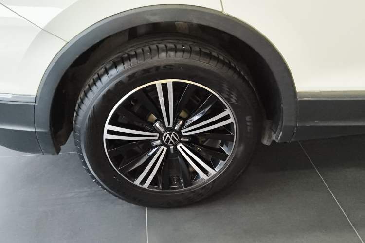 Used Volkswagen Tiguan L 2021 330TSI Automatic Two-Wheel Drive Smart Edition
