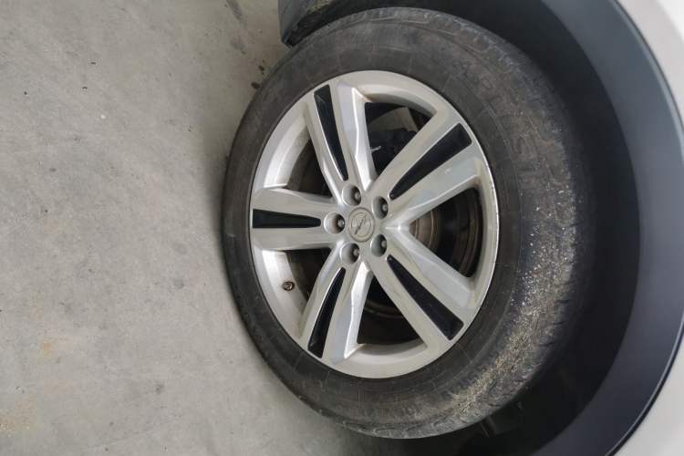 Used Zotye T700 2017 1.8T Dual-Clutch Prestige Model Right Rear Wheel Hub