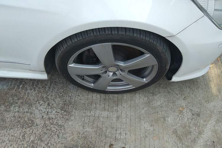 Used Mercedes-Benz E-Class 2012 E 200 CGI Coupe Right Front Wheel Hub