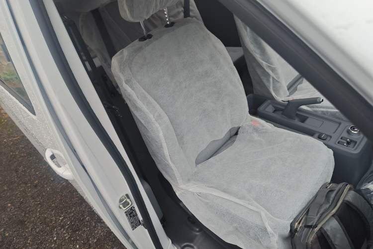 Used Wuling Yangguang 2024 300KM Comfort Version Passenger Van 75kW
