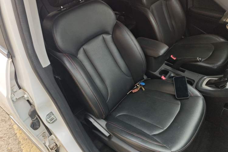 Used Cowin X5 2017 2.0L CVT Luxury Version Right Front Seat