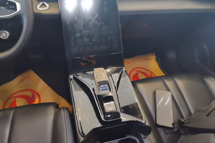 Ojetý Dongfeng Aeolus Mage 2023 DH-i 1.5T Prestige Edition