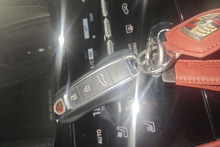 Used Porsche Cayenne E-Hybrid 2024 Cayenne E-Hybrid 2.0T Vehicle Key